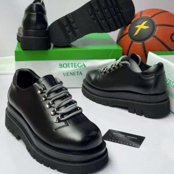 Bottega Veneta Unisex Black Leather Flat Shoes