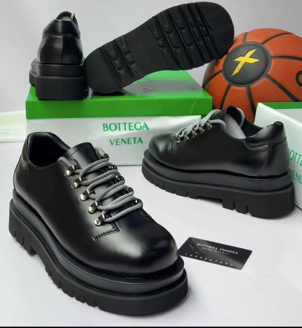 Bottega Veneta Unisex Black Leather Flat Shoes Bottega Veneta Unisex Black Leather Flat Shoes