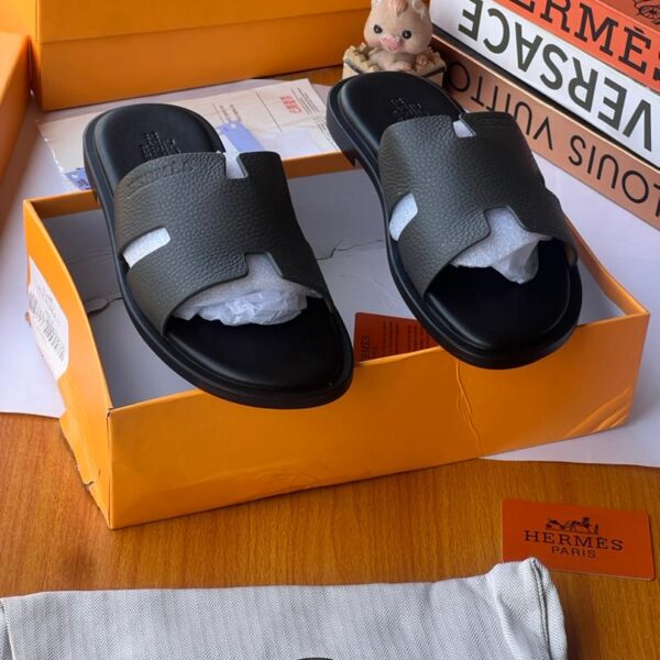 Hermès Izmir Black Calfskin Sandals