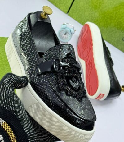 Men’s Black Deep Patterned Solid Loafers