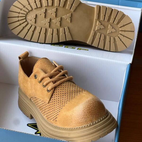 Men’s Tan Suede Derby Shoes