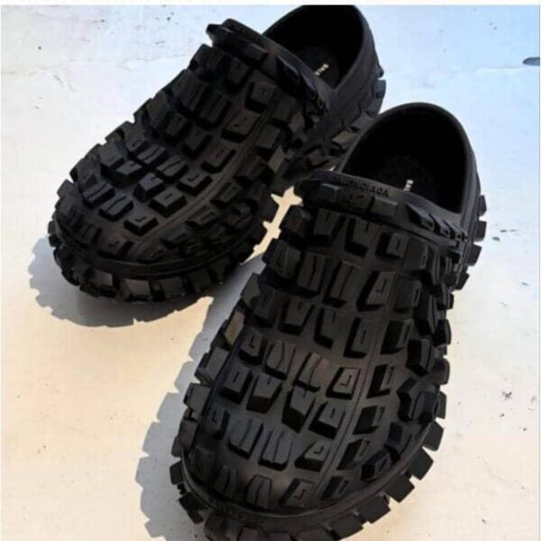 Men’s Black Chunky Tread Clogs