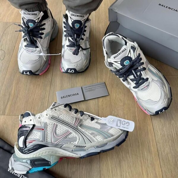 Sneakers in Grey, White & Pink
