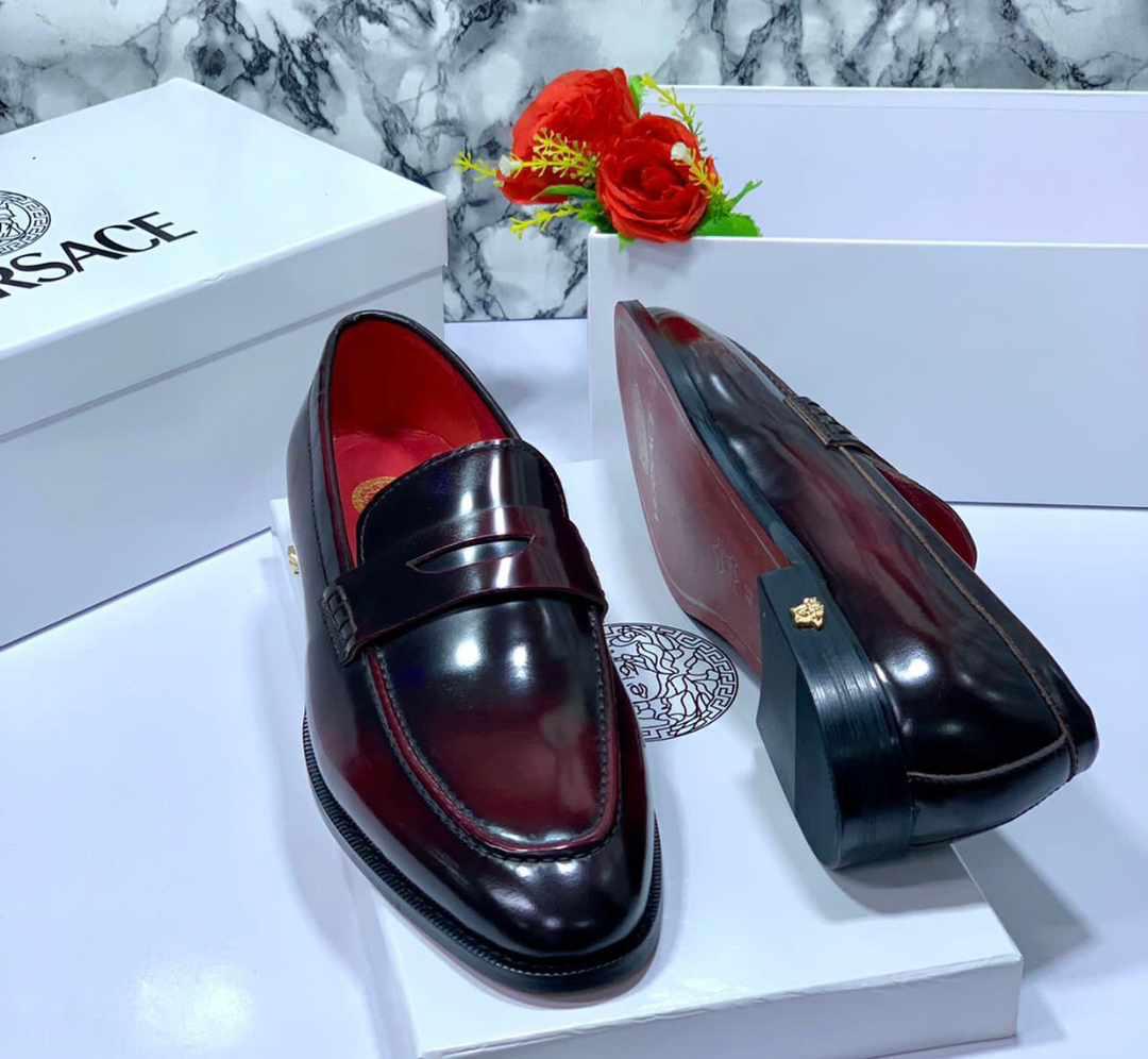 Luxury Mens Dress Shoes with Gold Medusa Heel Detail Luxury Men’s Dress Shoes with Gold Medusa Heel Detail