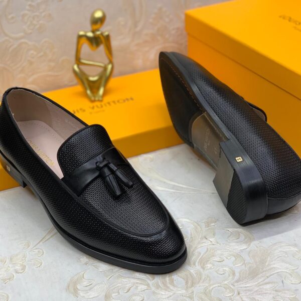 Mens Black Textured Leather Tassel Loafers