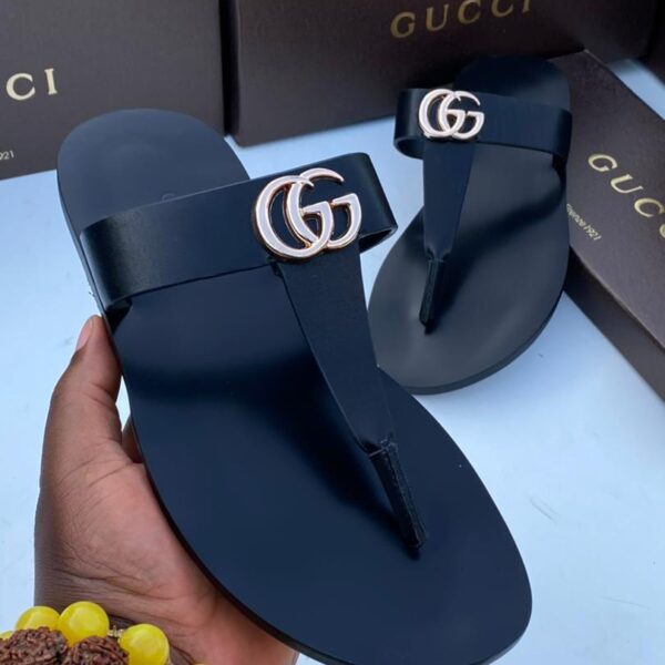Gucci Black Leather Flat Thong Sandals