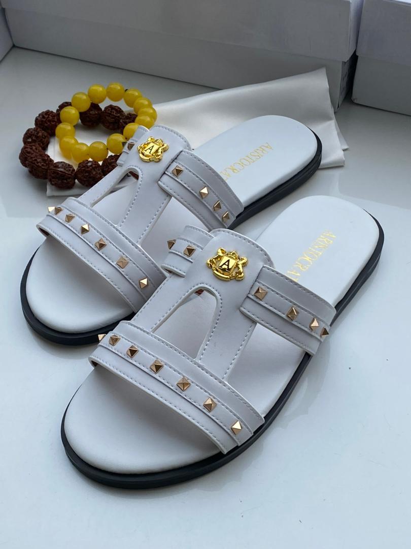 Aristocrat white leather slide sandals) Aristocrat white leather slide sandals